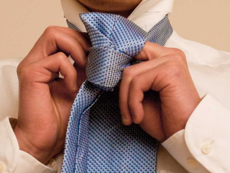 طرح و نقش و نگار پارچه برای انتخاب کراوات مدرن مناسب و شیک
