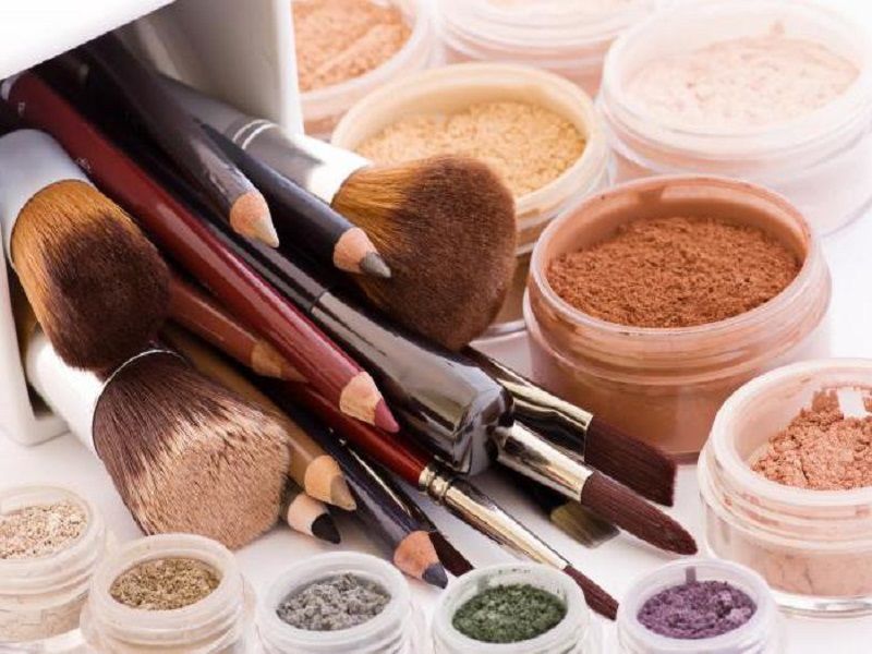 Mineral cosmetics (natural)